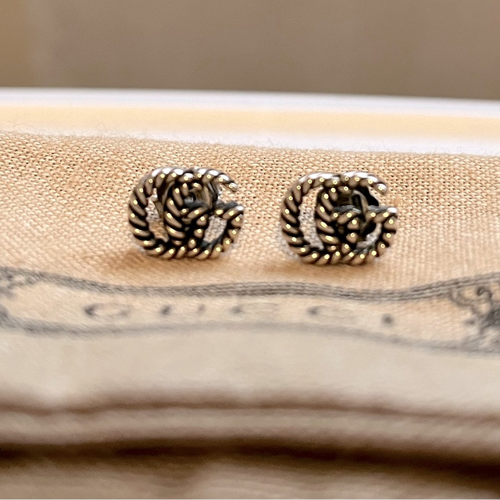 Authentic Gucci Marmont stud earrings. - Picture 10 of 11